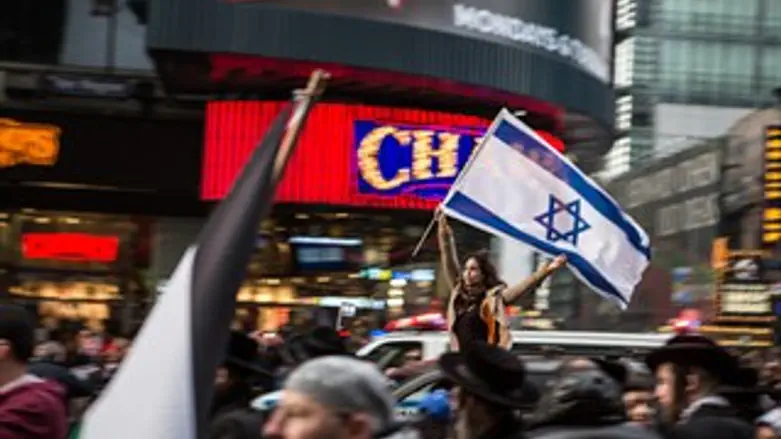 התמונה והסערה