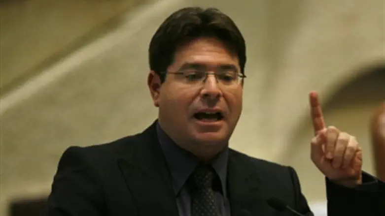 MK Akunis