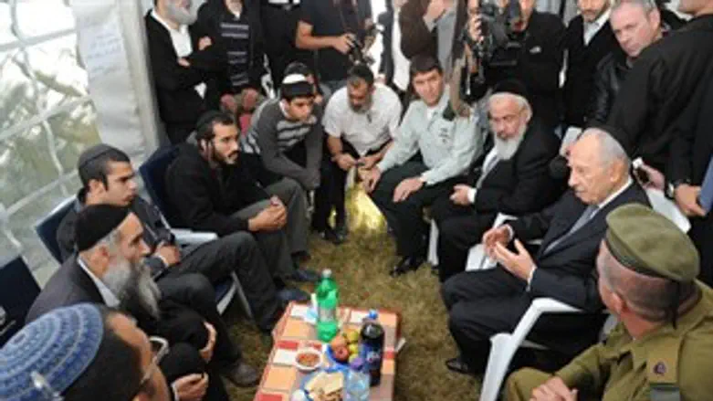 בבית משפחת פרטוק, עמנואל