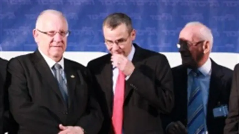 Levin (center) after victory.