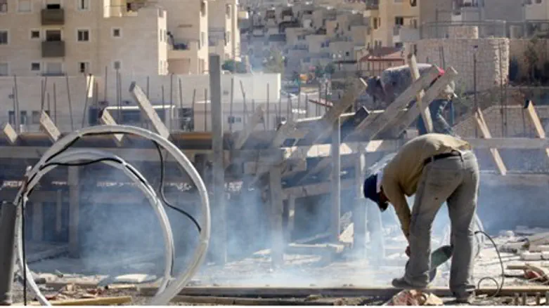 PA worker in Beitar Illit (illustrative)