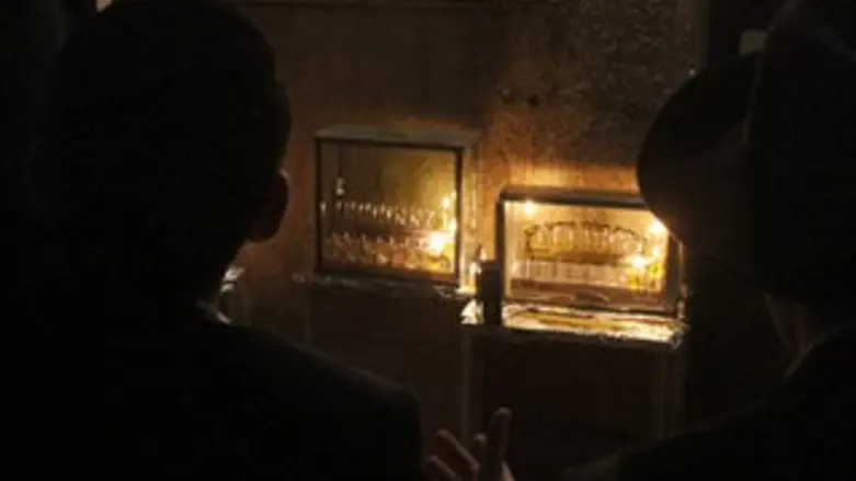 האור מגרש את החושך