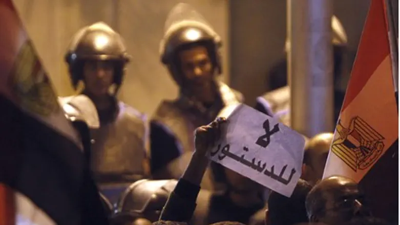 Egyptian police protect palace, sign reads 'N