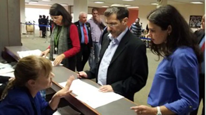 מגישים ומרוצים. אורבך ושקד