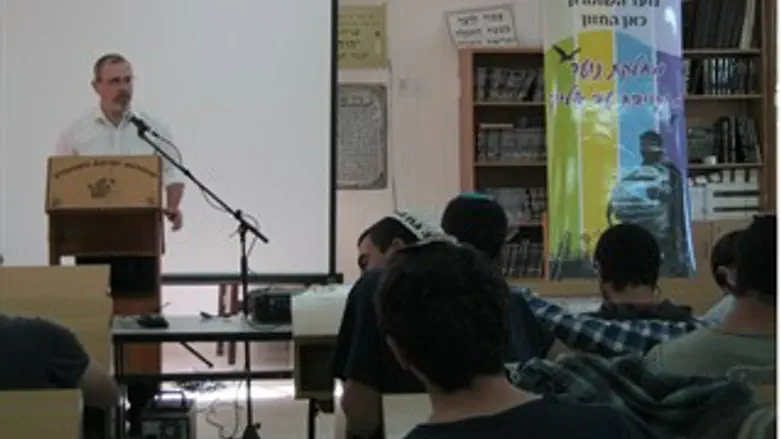 יוצאים בגדול