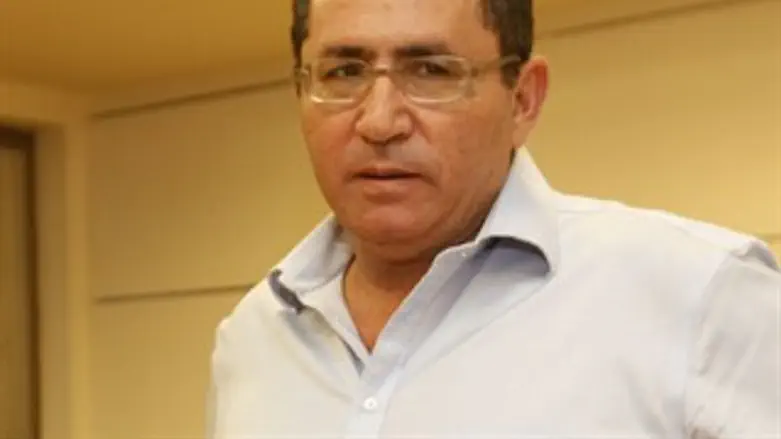 עיני