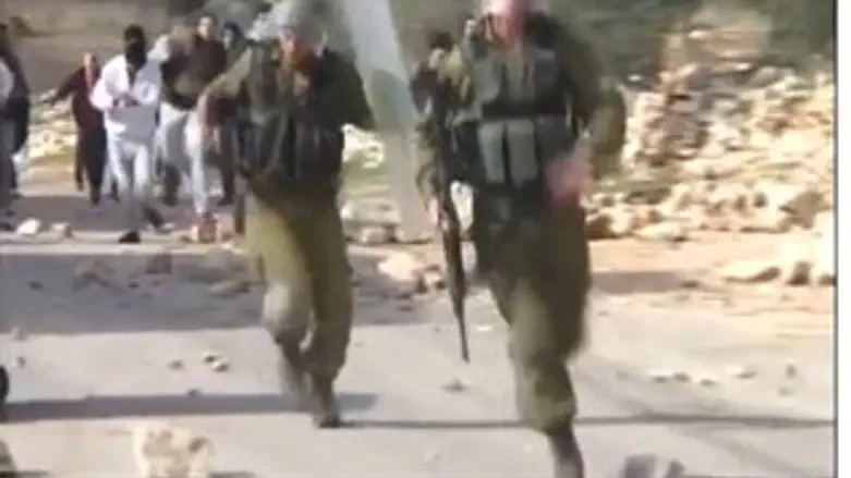 החיילים בורחים