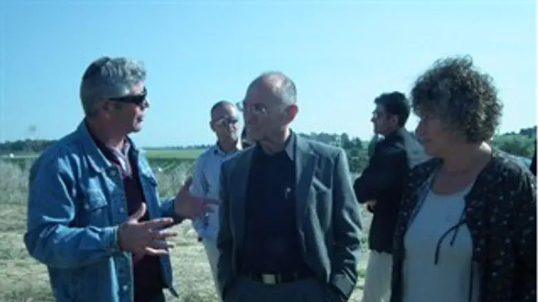 השר בתצפית על "באר גנים"