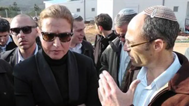 ציפי לבני בגוש עציון