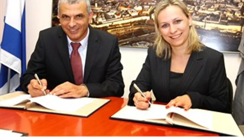 חתימת ההסכם