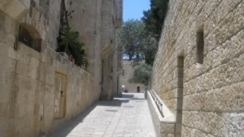 טענות חדשות ישנות. הרובע