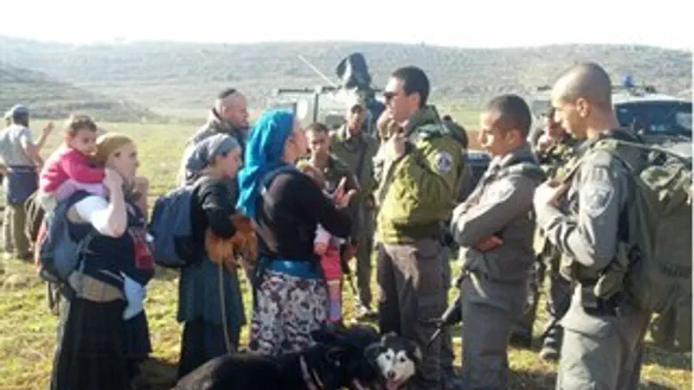 כוחות מג"ב ותושבים הבוקר באש קודש