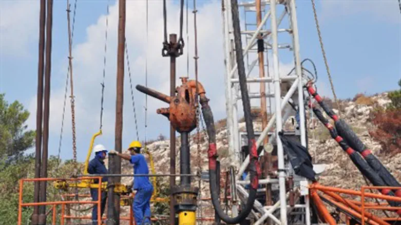 Газодобывающая платформа. Иллюстрация