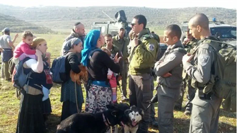 Border Police at Aish Kodesh