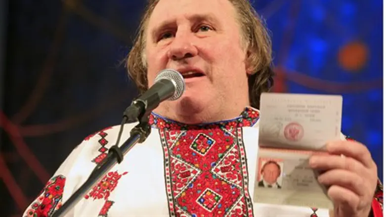 Жерар Депардье с российским паспортом