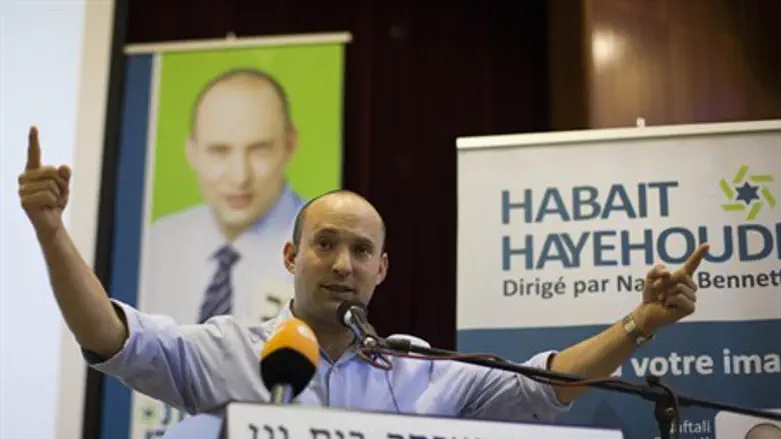 Naftali Bennett at event for French olim