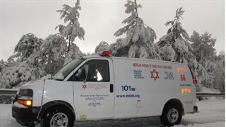 אמבולנס מד"א בשלג