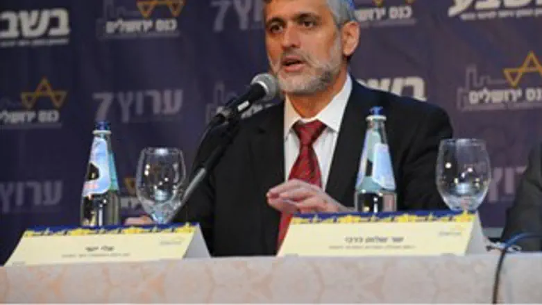 חושש ממרי אזרחי. אלי ישי