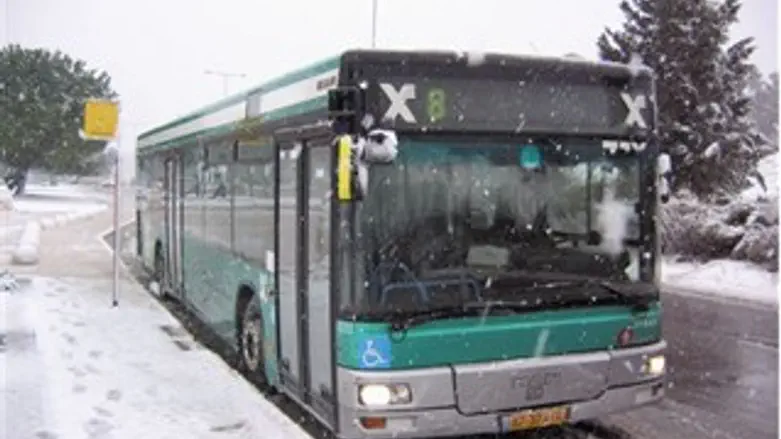 אוטובוס אגד בשלג הירושלמי