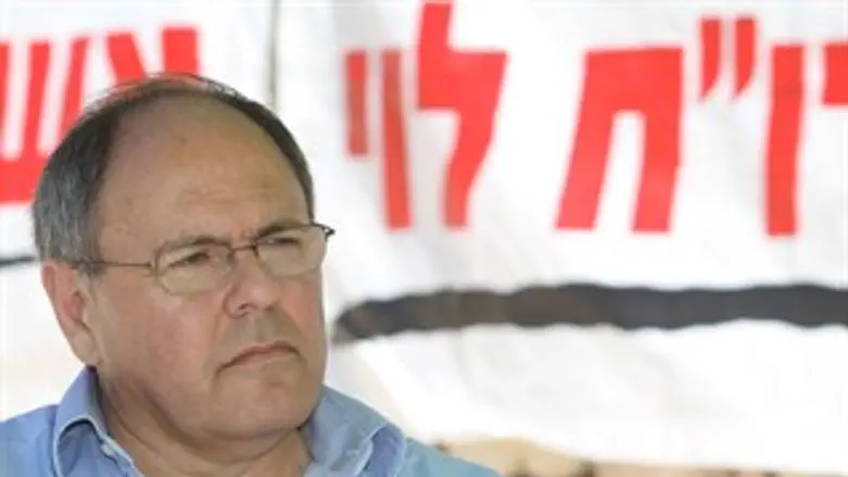 מזהיר. דני דיין