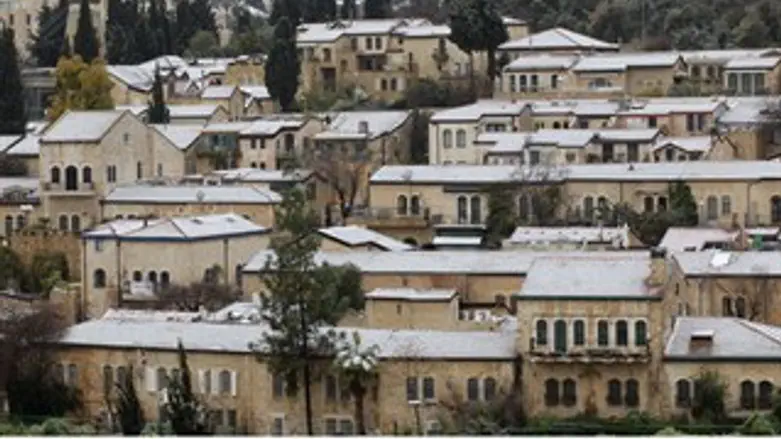 גגות ירושלים מלבינים בשלג. ארכיון