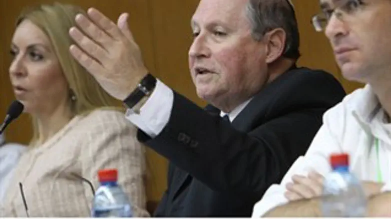 טרם החליט. יו"ר ועדת הבחירות השופט רובינשטיין