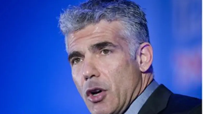 לפיד. עבר על חוק התעמולה