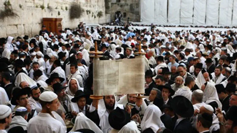 Vote for the covenant' : Torah scroll at Kote
