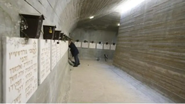 האנדרטה לזכר צוללת דקר