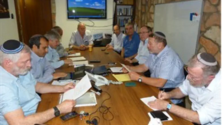 ישיבת המזכירות. היום