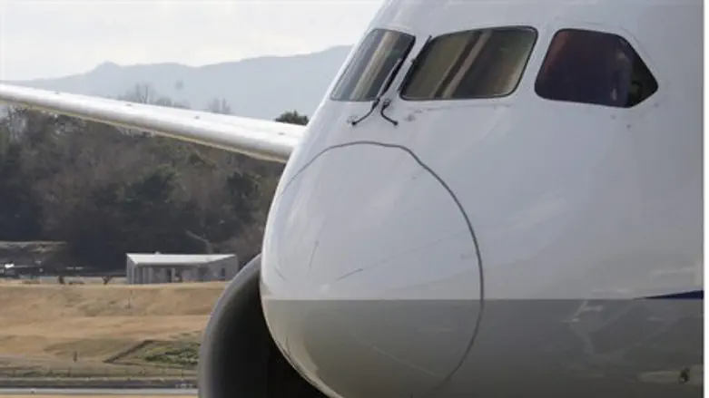 airplane (illustrative)
