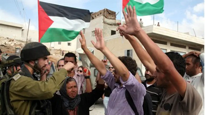 Arab, Anarchist rioters