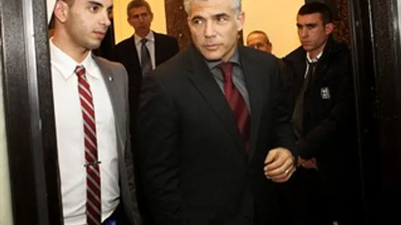 לפיד בבית הנשיא