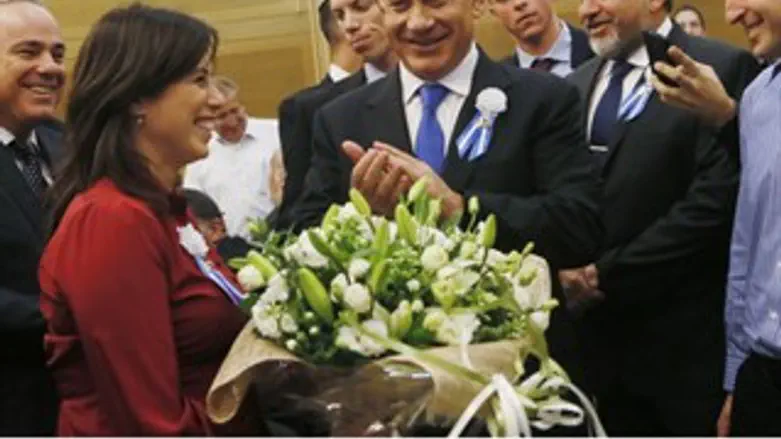 נתניהו מעניק זר לחוטובלי