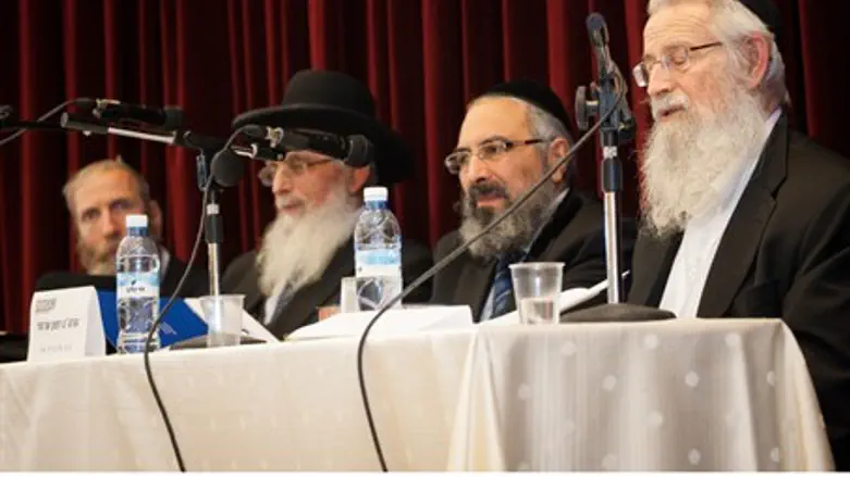Rabbis gather to discuss online Responsa