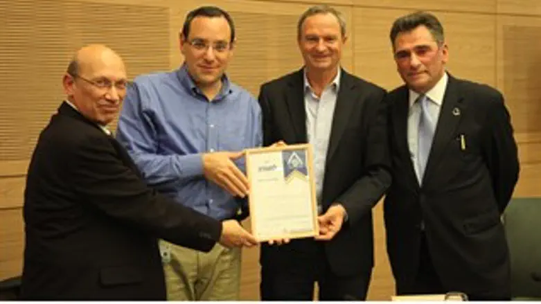 הענקת התעודה. היום