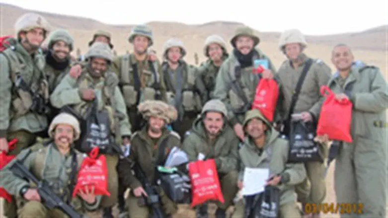 ZOA distributes mishloach manot to IDF solldi