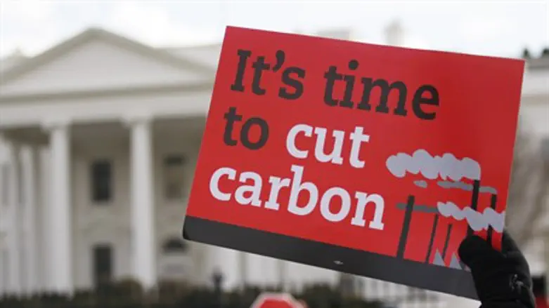Thousands protest climate change in Washingto