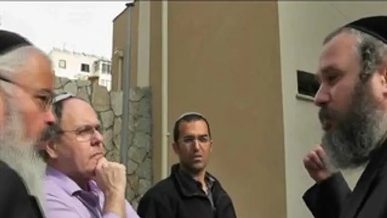 דני דיין בביקור במיזם הבנייה