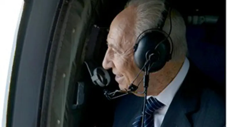 הנשיא פרס במסוק