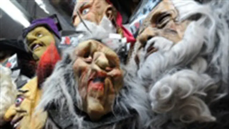 סוקרים במבוכה