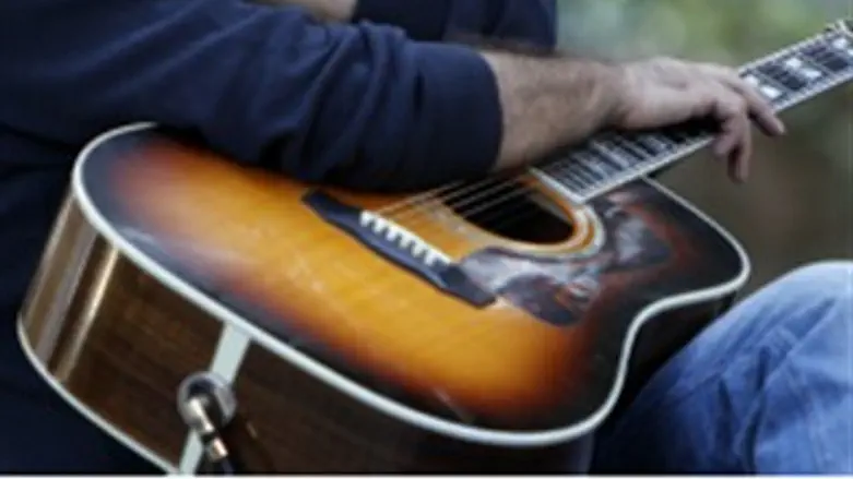 מחכים לשירים המותרים