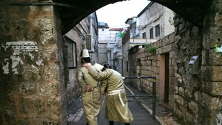 לוקחים אותו הביתה