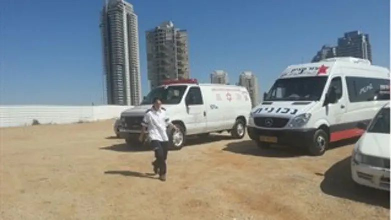 צוותי מד"א בחוף קולוני