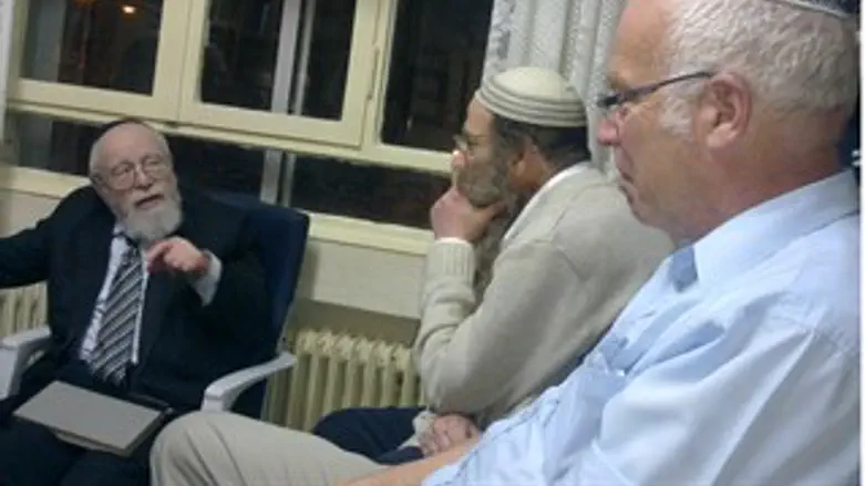 אריאל בבית הרב ליאור