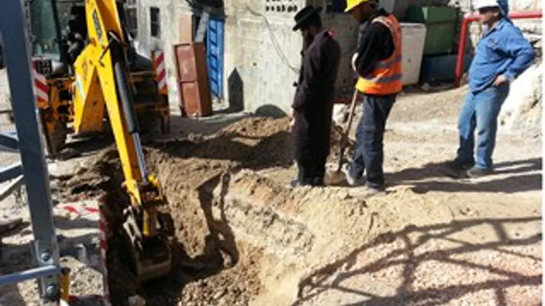 נזהרים על הקברים