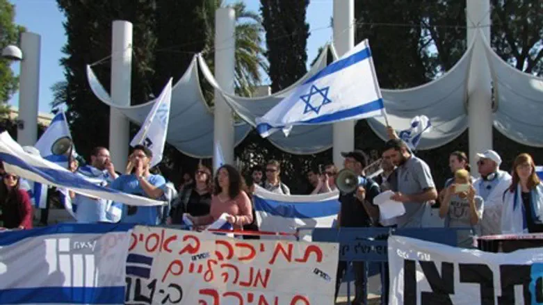 Im Tirtzu counter-protest