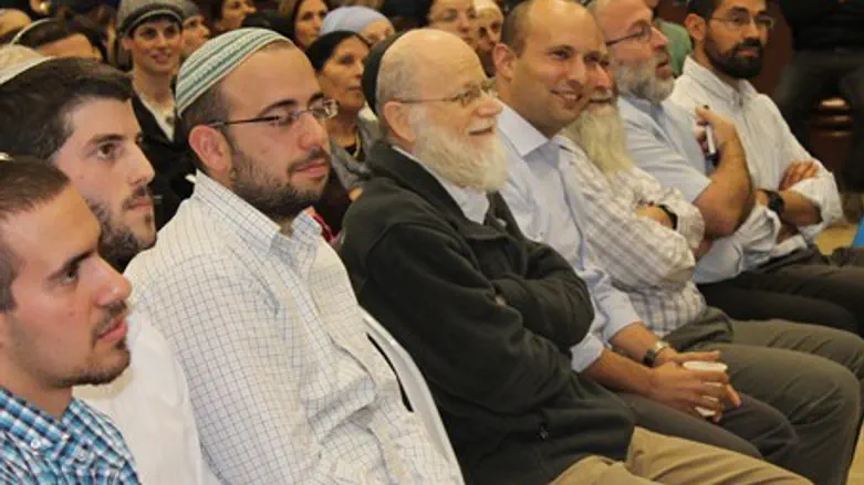 Bennett visits Karnei Shomron