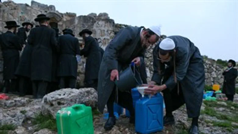 שואבים מים שלנו