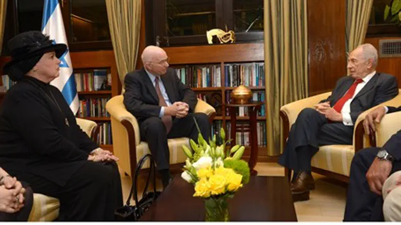 Esther Pollard, Lawrence Korb and President S